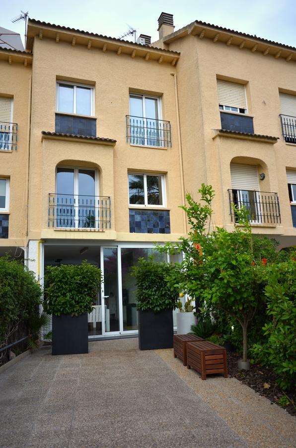 Beach House Castelldefels Bagian luar foto