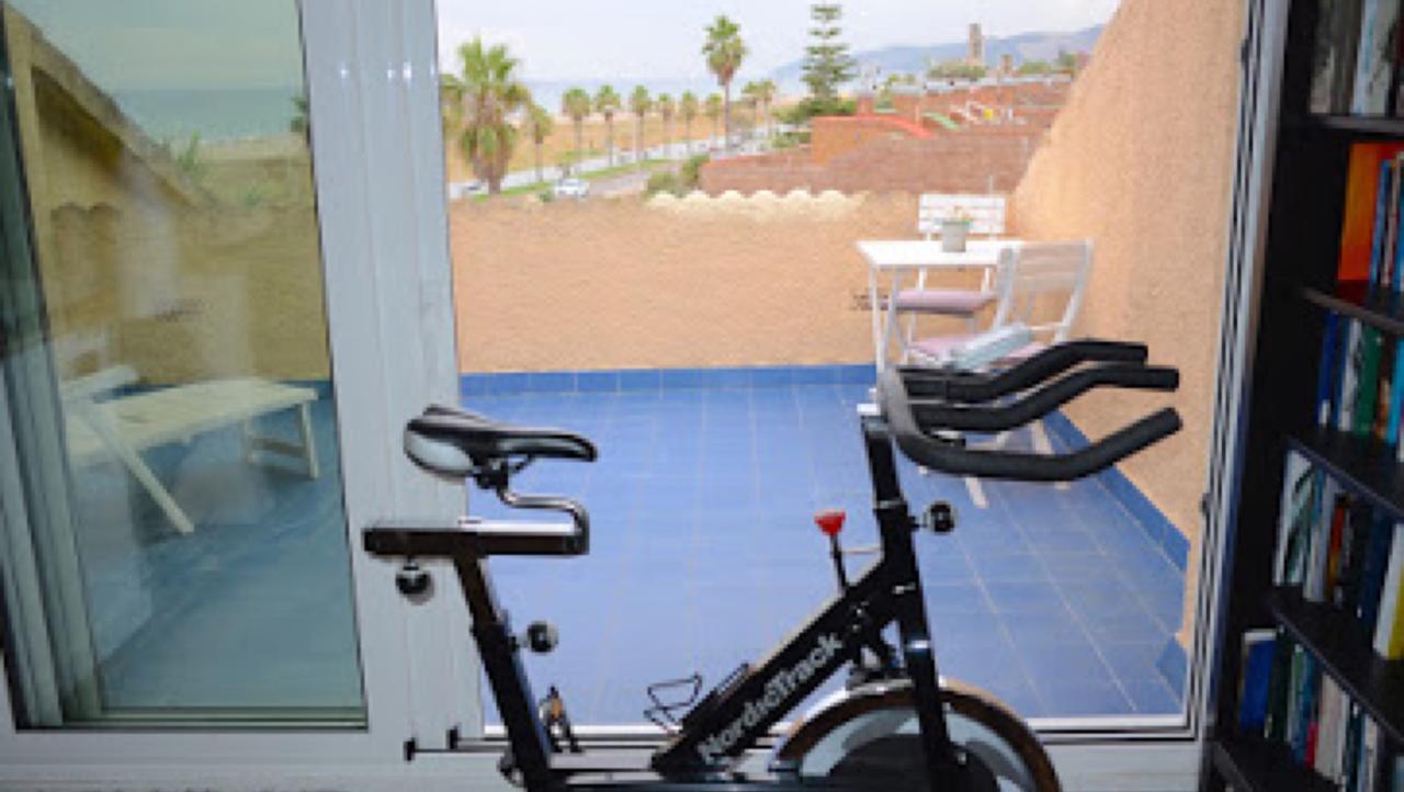 Beach House Castelldefels Bagian luar foto